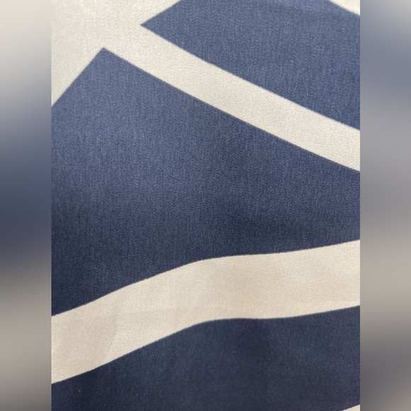 Banana Republic Top in size Small - Picture 2 of 4